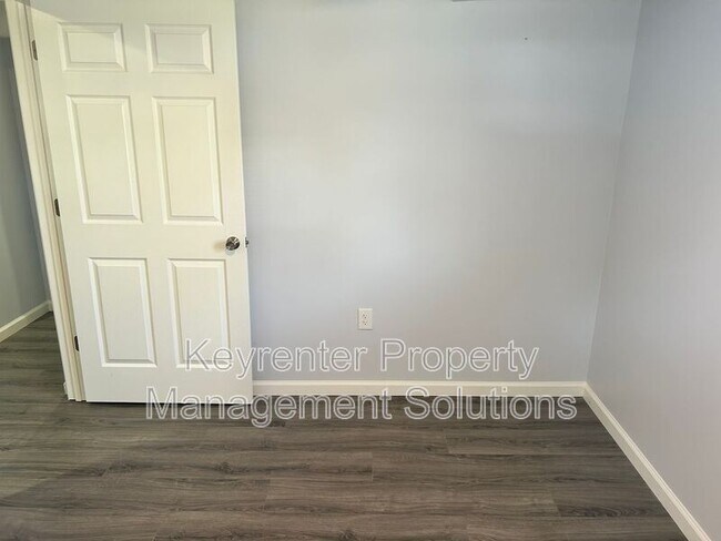 Building Photo - 421 N Charlotte Ave