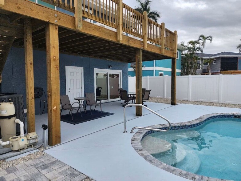 Building Photo - 5560 Palmetto St