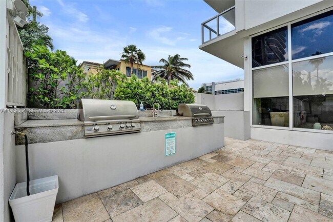 Building Photo - 209 N Fort Lauderdale Beach Blvd