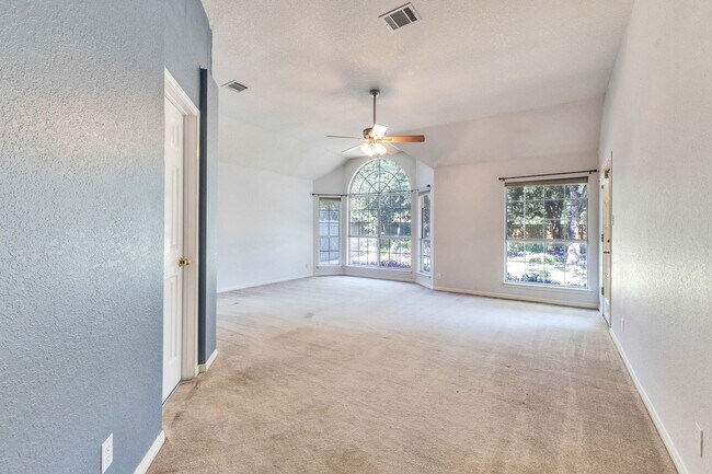 Building Photo - Beautiful Home in Shady Hollows Available ...
