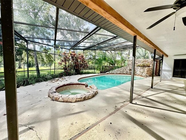 Building Photo - 3015 Tall Pine Dr