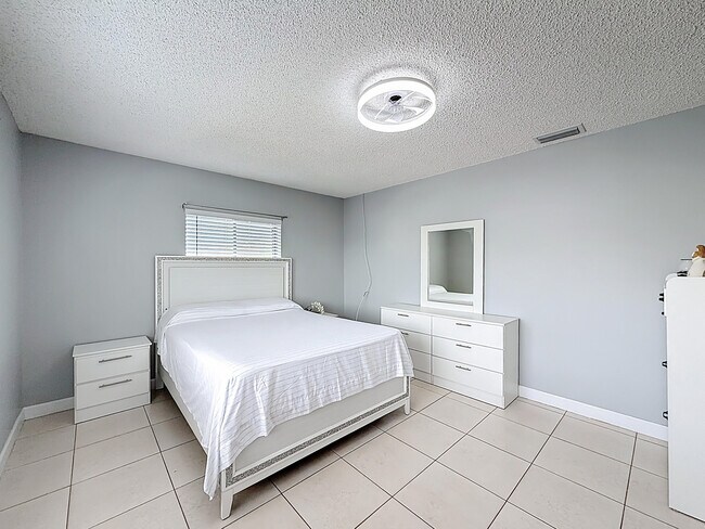 Building Photo - 3586 La Playas Ct