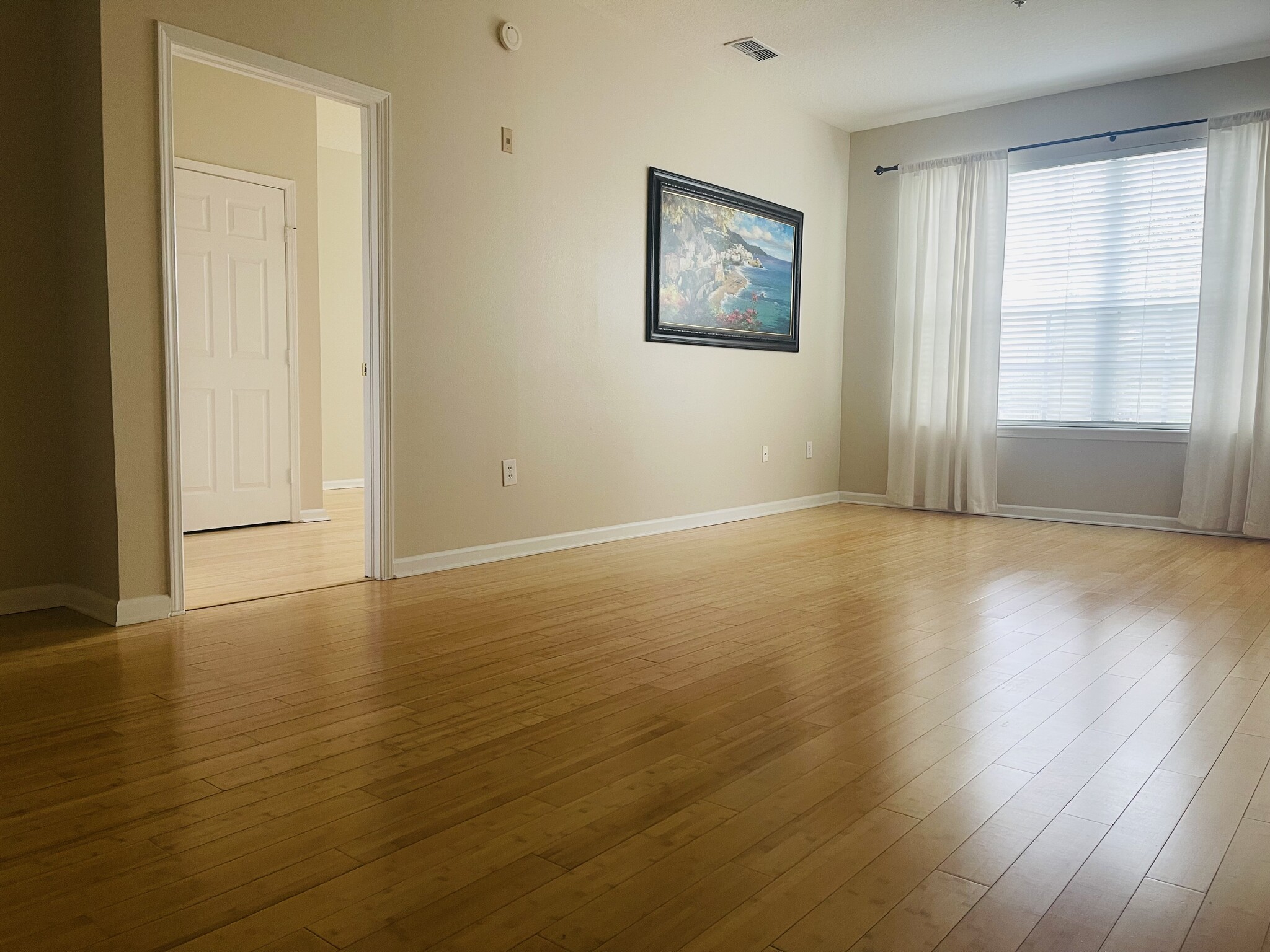 Building Photo - 10550 Baymeadows Rd