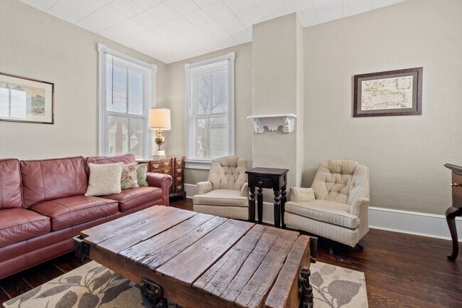 Building Photo - Downtown Smithfield: Beautiful, furnished apartment for rent