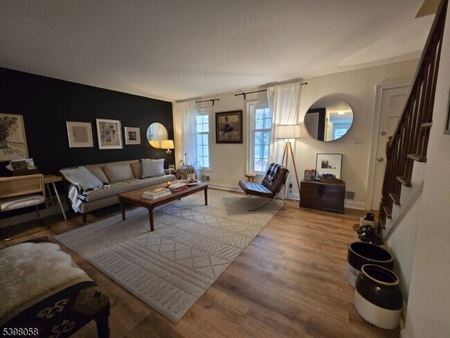 Building Photo - 87 E Main St