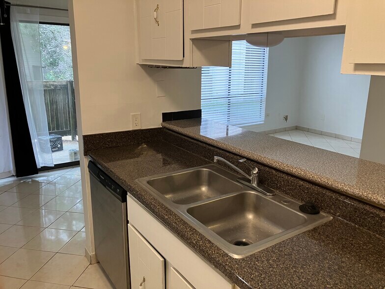 Building Photo - 2837 Sonora Dr