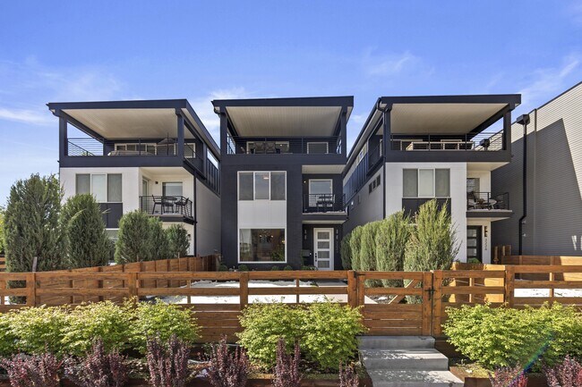 Building Photo - 3224 W 16th Ave
