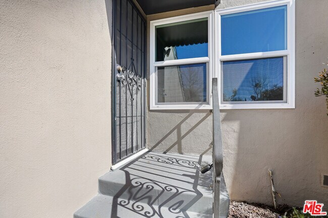 Building Photo - 1516 Stearns Dr