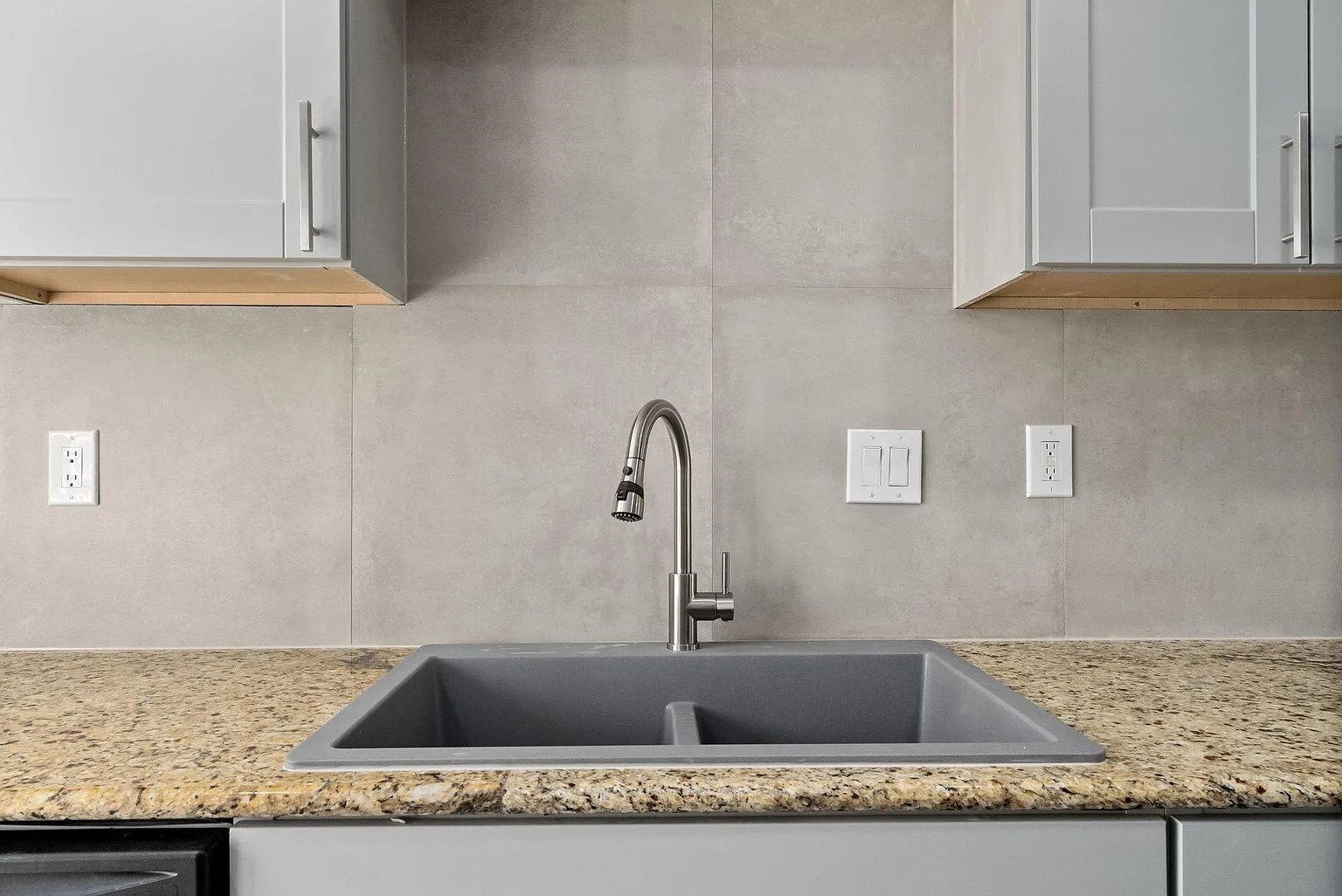 Kitchen sink - 1907 Moonlight Dr