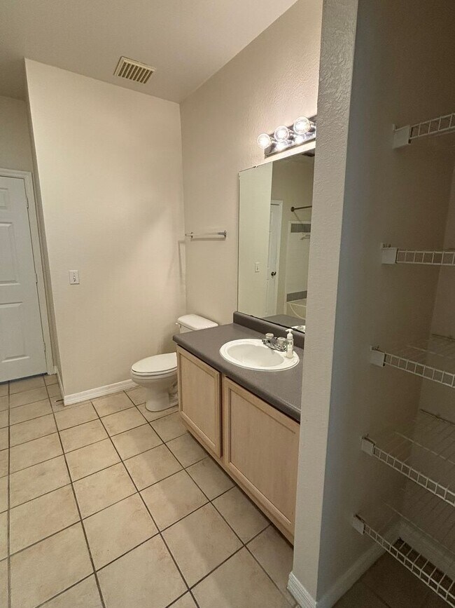 Building Photo - Nice 2/2 Aptamnet  with 2 Parking  in THE HAMPSTON  FOR RENT !!!!