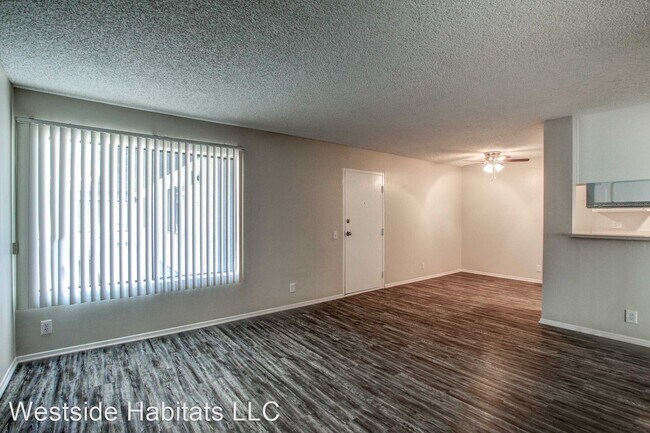Building Photo - 17211 Chatsworth St