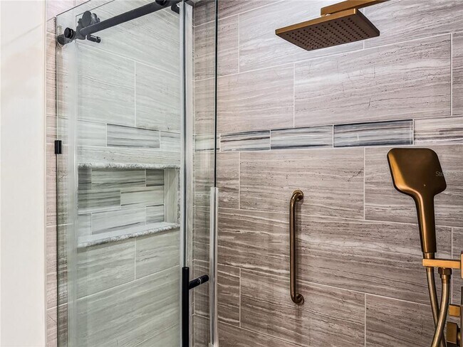 Building Photo - 2304 Country Club Rd