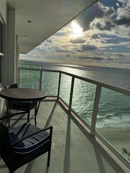 Building Photo - 3550 Galt Ocean Dr