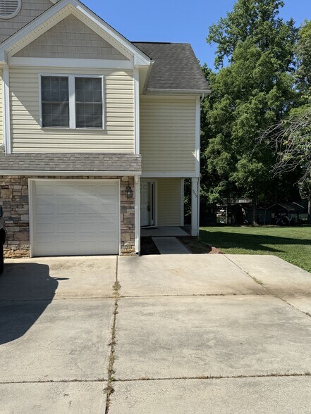 Front of rental - 7649 Keistlers Store Rd