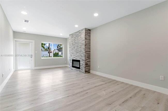 Building Photo - 2714 SW 36th Ave