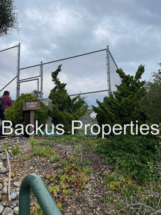 Building Photo - Beautiful two bedroom unit set in hills of Del Rey Oaks