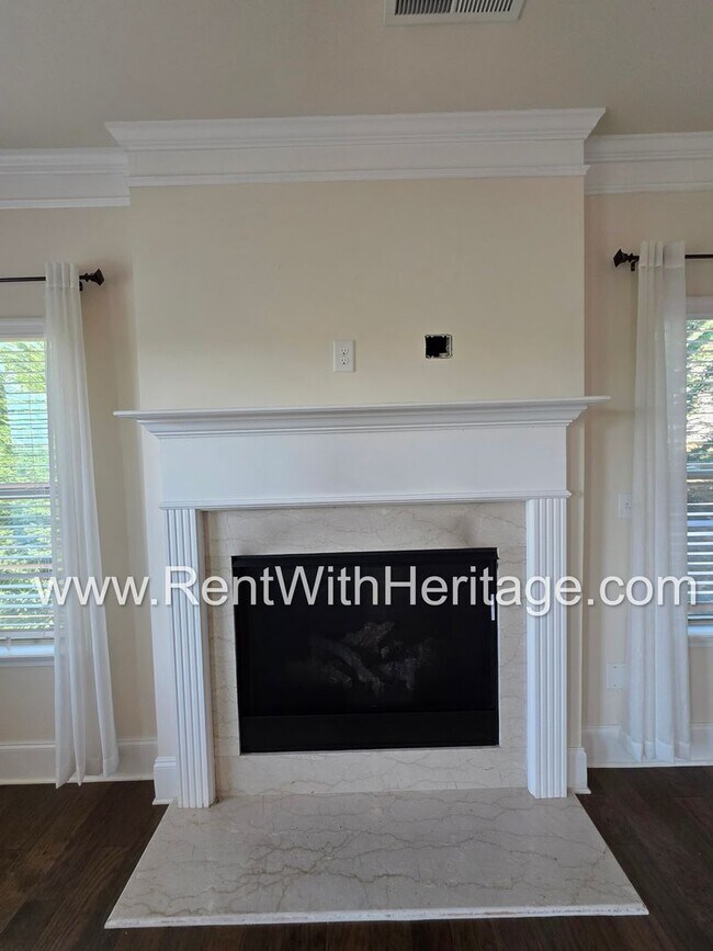 Building Photo - ABSOLUTELY BEAUTIFUL 5 BEDROOM/ 4.5 BATH HOME YOU DONT WANT TO MISS.