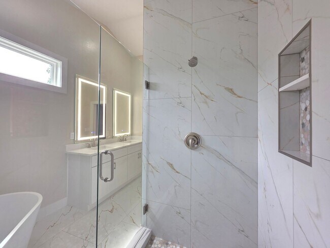 Building Photo - FOR RENT pool home, 3 bed 2 bath in The Quarries