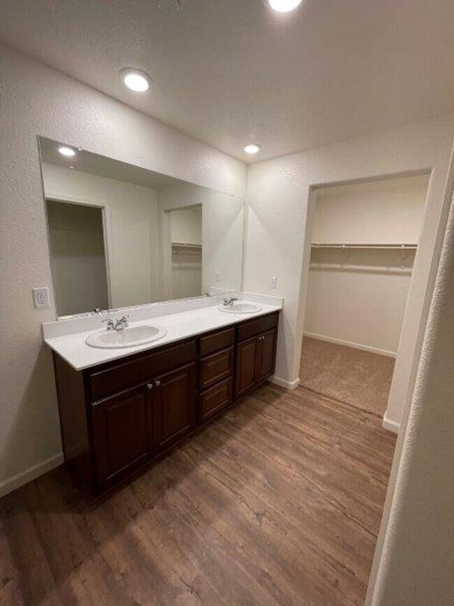 Building Photo - 5 Bedroom Close to Beale Air Force Base