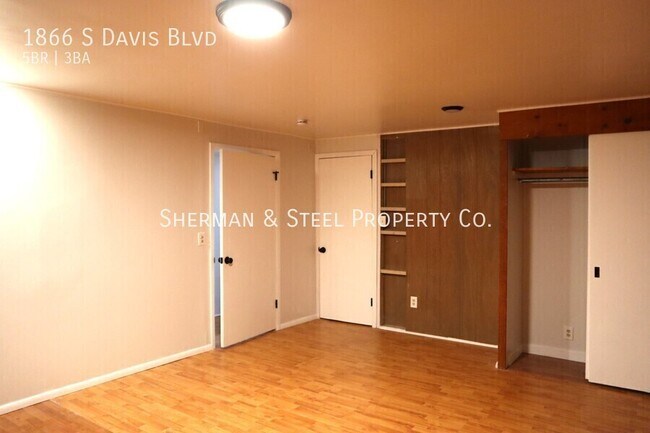 Building Photo - 1866 S Davis Blvd