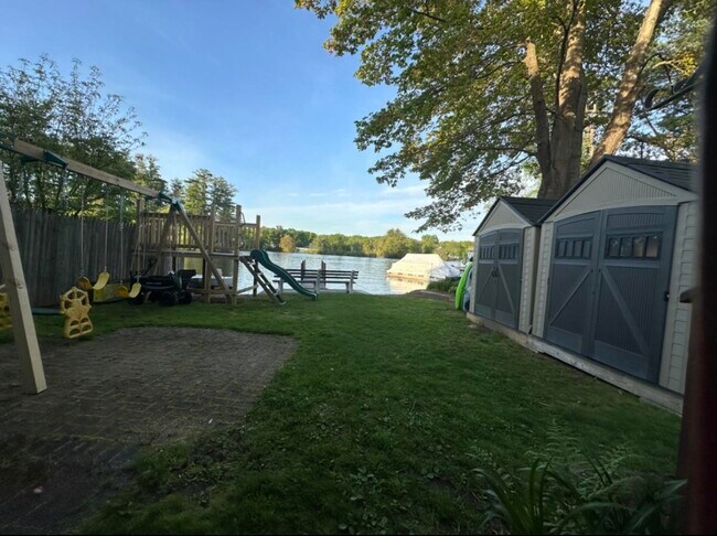 Building Photo - 15 Shore Dr