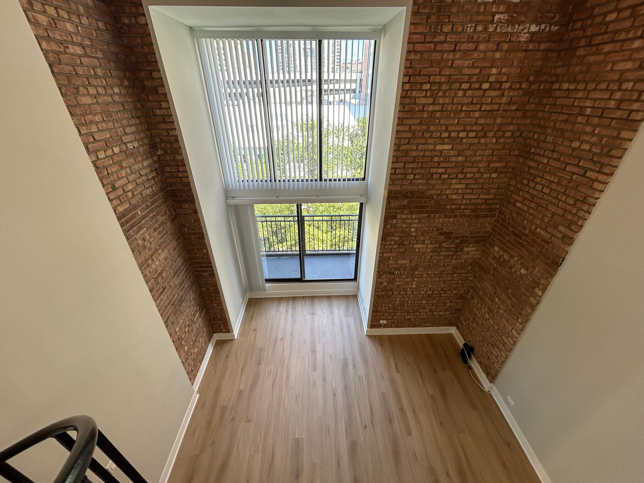 Building Photo - 1214 N La Salle Dr
