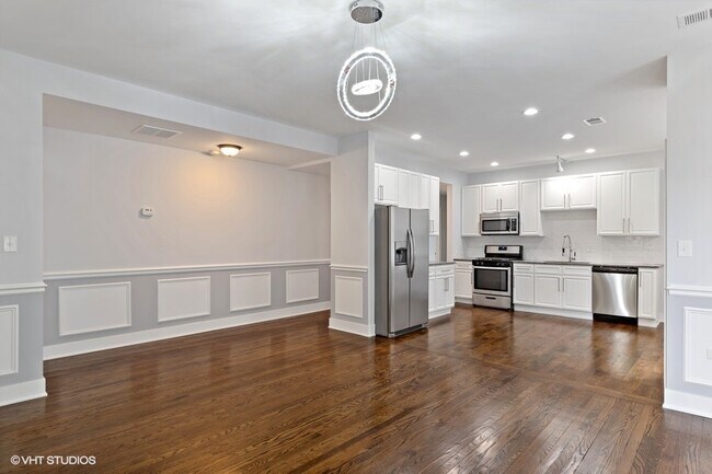 Building Photo - 5349 W Van Buren St