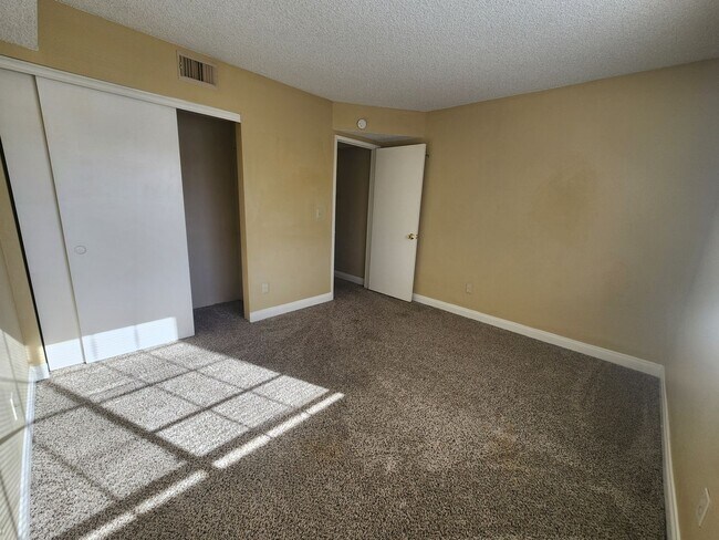 Building Photo - 2750 S Durango Dr