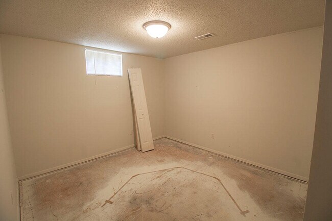 Building Photo - 210 Wheaton Ct