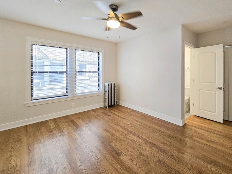 Building Photo - 561 W Cornelia Ave