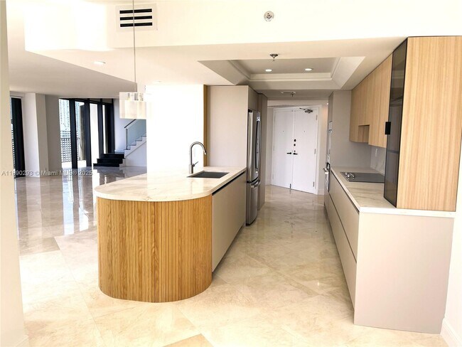 Building Photo - 520 Brickell Key Dr