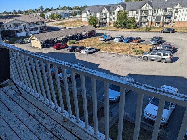 Building Photo - St. Charles Condo, Large Living Room, Private Pool, Storage, Balcony