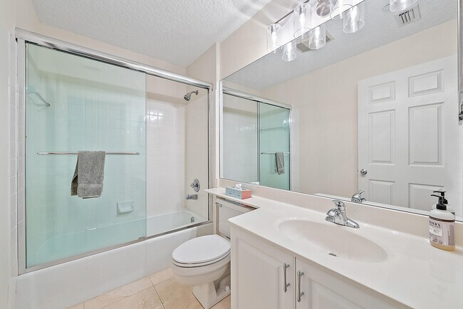 Building Photo - 926 Oak Harbour Dr