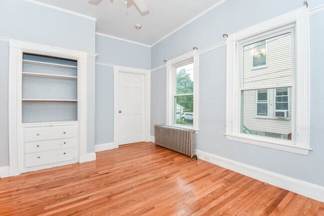 Building Photo - 86 Edwards St