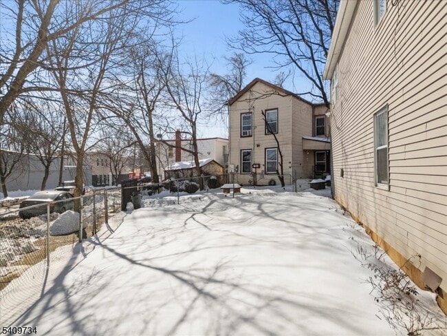 Building Photo - 17 Holsman St