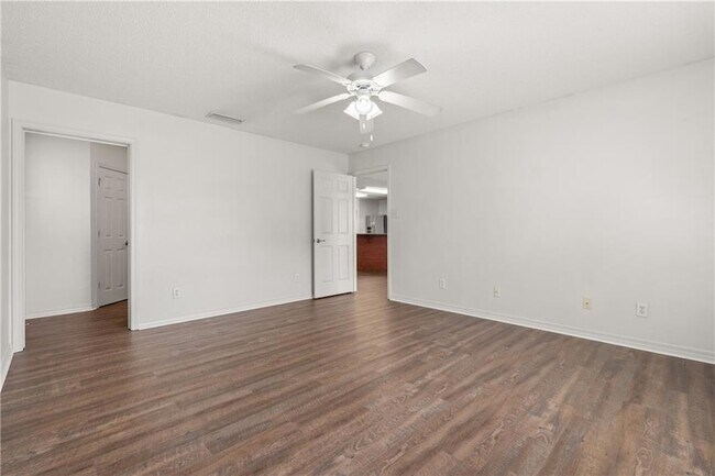Building Photo - 2940 Jersey Dr W