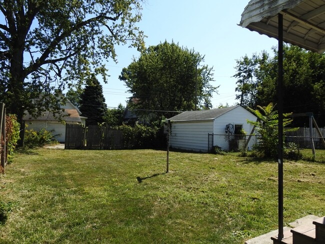 Building Photo - 1615 Pool St