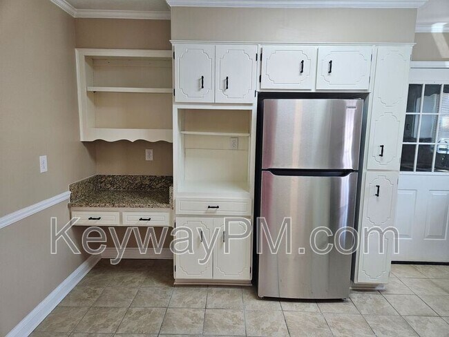 Building Photo - 2326 Greengate Dr