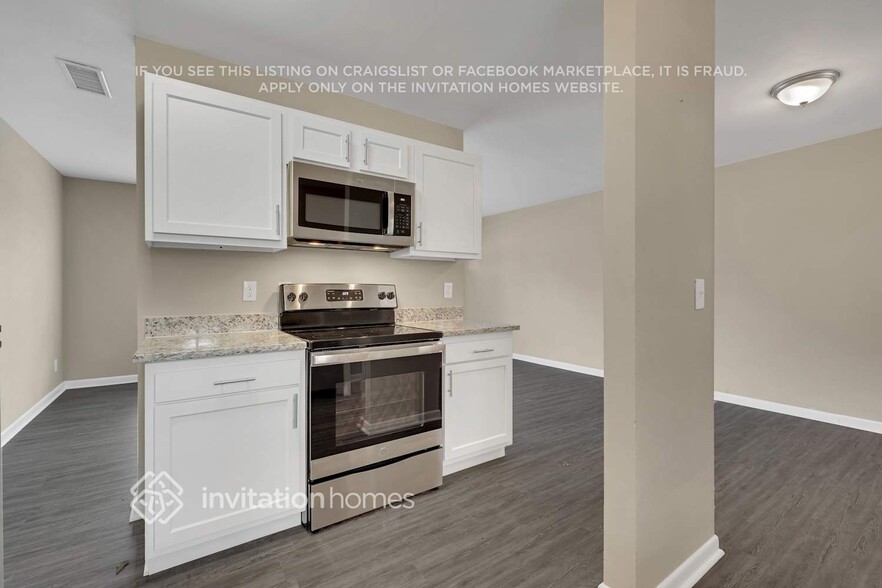 Building Photo - 1650 Cezanne Dr W
