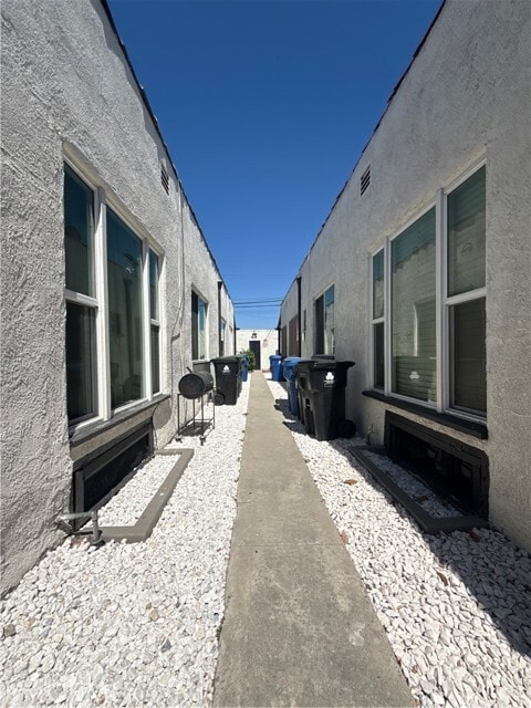 Building Photo - 6428 S Van Ness Ave