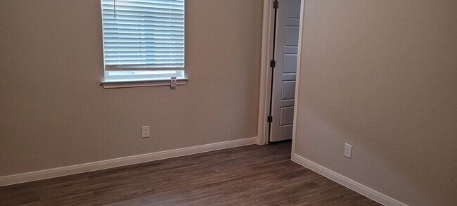 Building Photo - New 3/2 Townhome in Cibolo