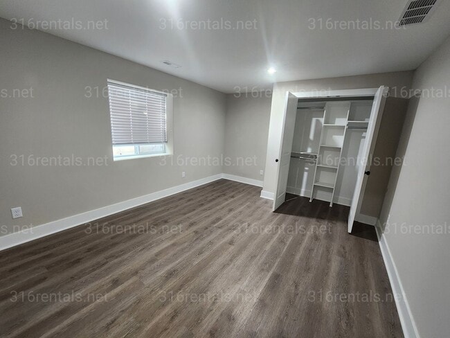 Building Photo - 5258 N Plumthicket St