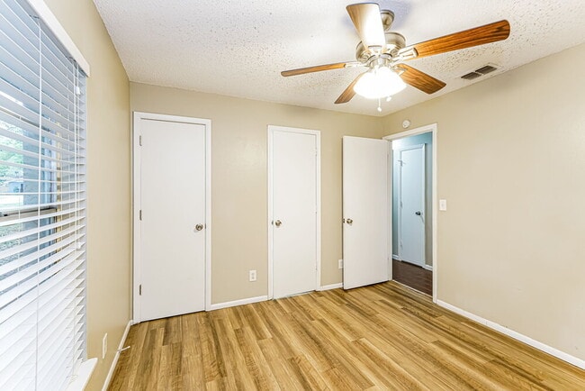 Building Photo - 3804 Hill N Dale Pl