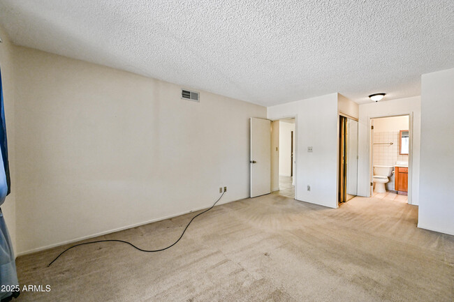 Building Photo - 8261 E Fay Ave