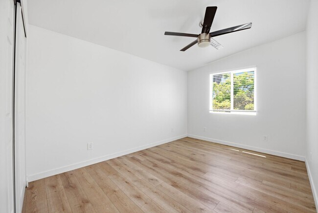 Building Photo - 6271 Mary Ln Dr