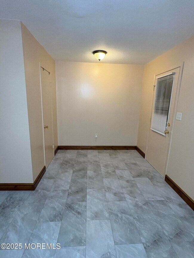 Building Photo - 910 Judy Ct