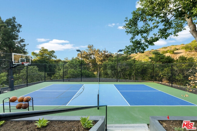 Building Photo - 3140 Coldwater Canyon Ave