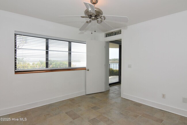 Building Photo - 322 Causeway Dr