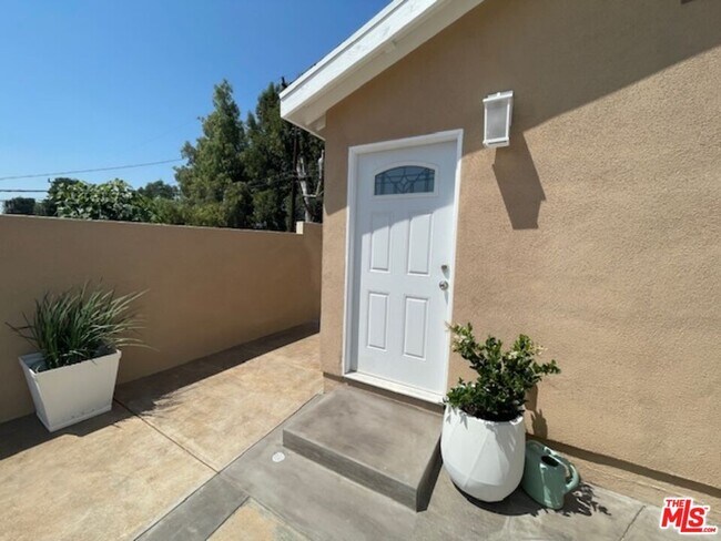 Primary Photo - 2615 Elizondo Ave
