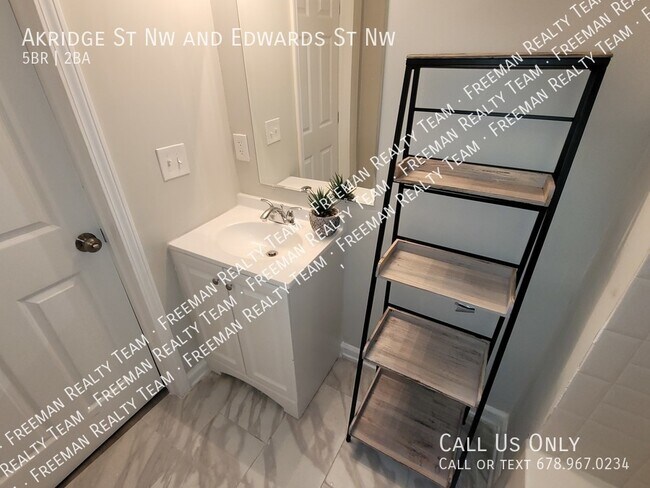 Building Photo - 1471 Akridge St NW